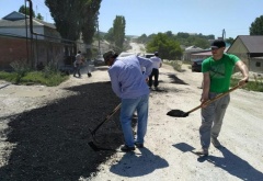 Молодежь села Кака-Шуры приняли активное участие в ремонте дорог