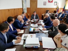 В МР «Карабудахкентский район» прошло заседание  районной антитеррористической комиссии под руководством главы района Махмуда Амиралиева.