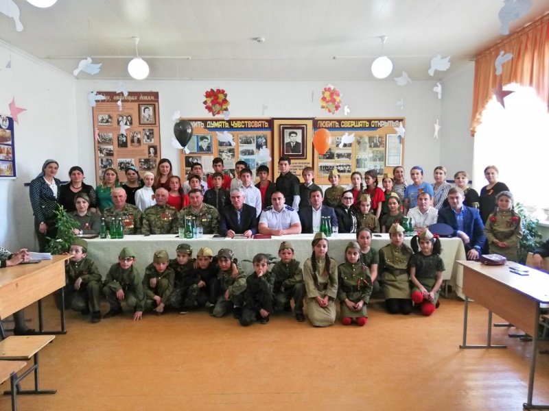 В Карабудахкентской средней общеобразовательной школе №1 отметили 74-ую годовщину со Дня Победы в Великой Отечественной войне.