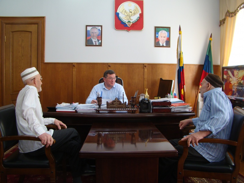 Глава Карабудахкентского  района провёл приём граждан по личным вопросам