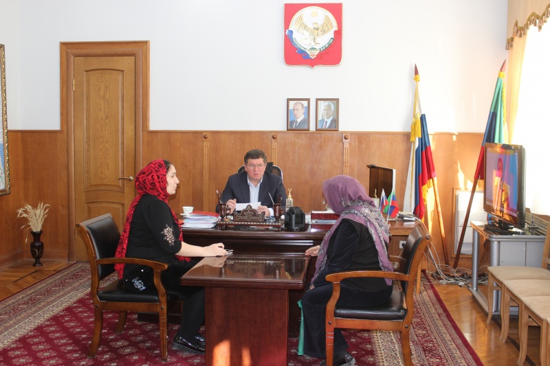 Махмуд Амиралиев провел ежемесячный прием граждан.