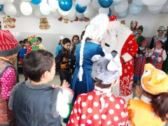 В преддверии нового года воспитанникам Карабудахкентской специализированной коррекционной школы-интернат был организован театрализованный показ.
