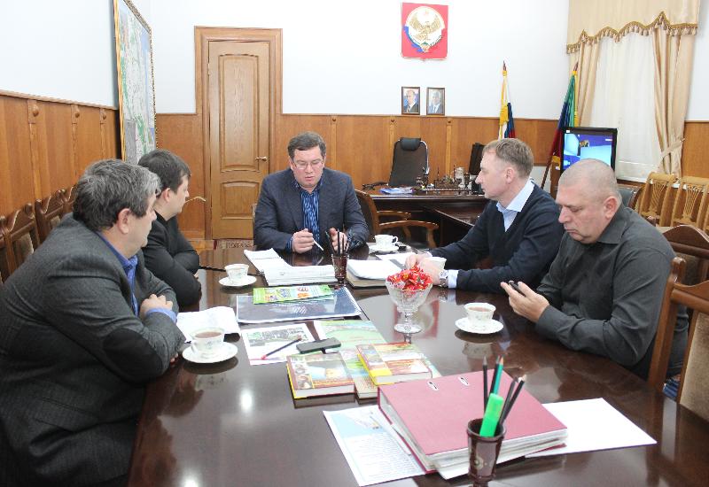 Махмуд Амиралиев встретился с управляющим директором АО «Дагестанская сетевая компания»