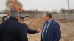 Владимир Лемешко ознакомился с ходом строительства детского сада в Магарамкентском районе